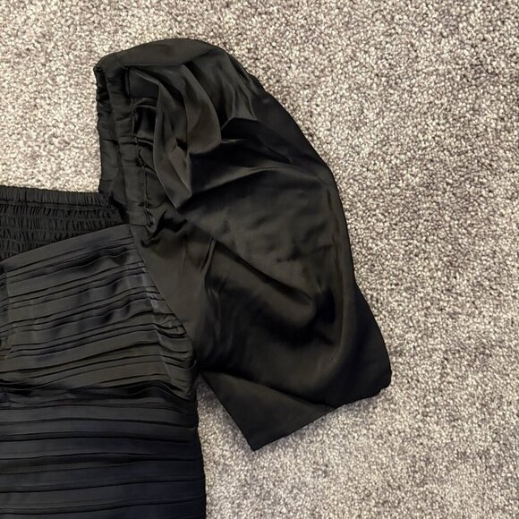Express Women's Satin Top Size XS Black V-Bar Puff Sleeve Ruched Pleated NWT $58 - Picture 8 of 16